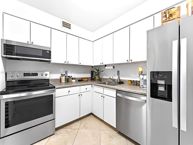 5020 NW 79th Ave 303, Doral, FL 33166