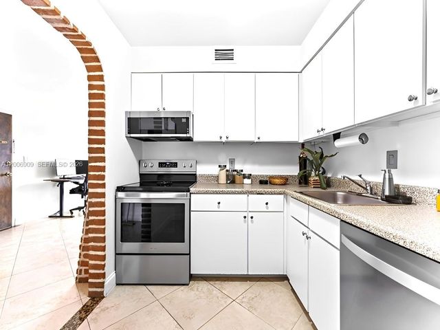 5020 NW 79th Ave 303, Doral, FL 33166