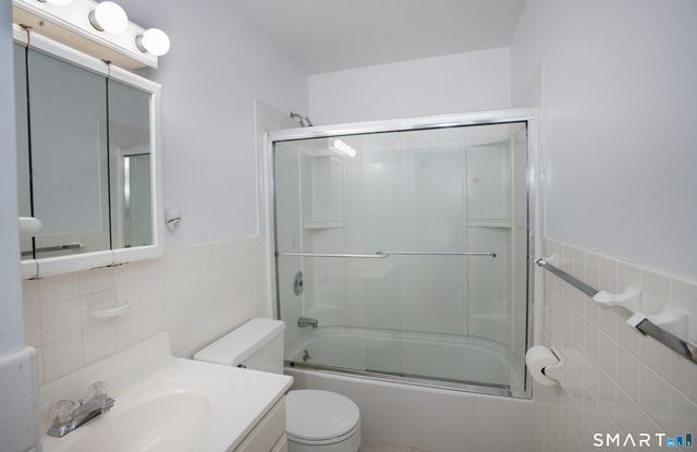 172 East Avenue 174, New Canaan, CT 06840