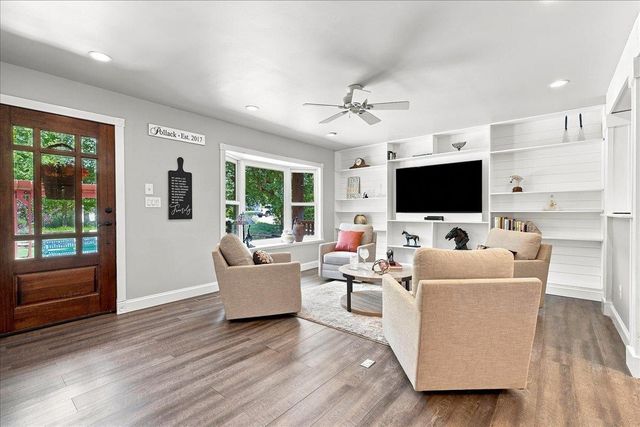 213 Cox Ridge Court, Trvelers Rest, SC 29690