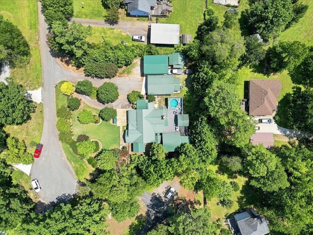 213 Cox Ridge Court, Trvelers Rest, SC 29690