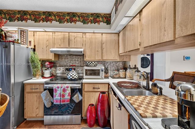 204 Lake Pointe Drive 107, Oakland Park, FL 33309