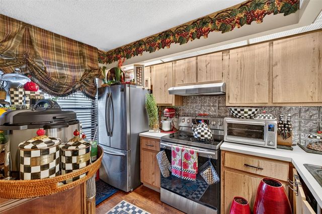 204 Lake Pointe Drive 107, Oakland Park, FL 33309