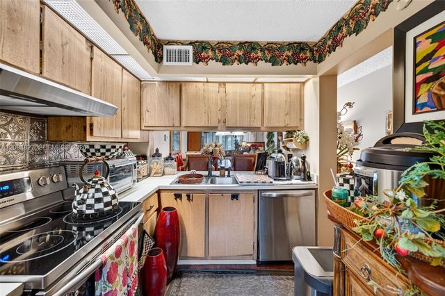 204 Lake Pointe Drive 107, Oakland Park, FL 33309