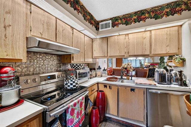 204 Lake Pointe Drive 107, Oakland Park, FL 33309