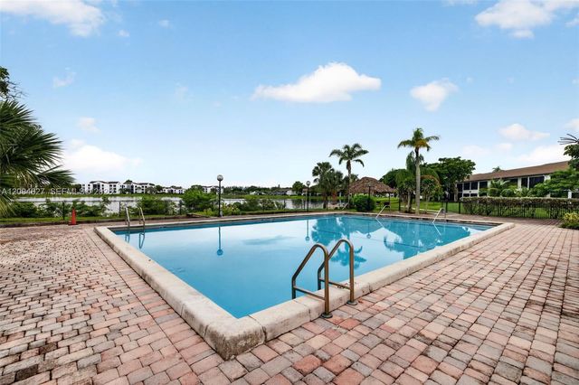 204 Lake Pointe Drive 107, Oakland Park, FL 33309