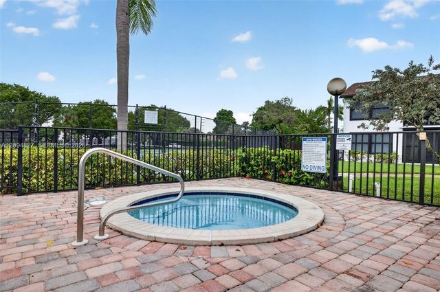 204 Lake Pointe Drive 107, Oakland Park, FL 33309