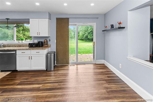 5484 Kingsfield Drive, West Bloomfield, MI 48322