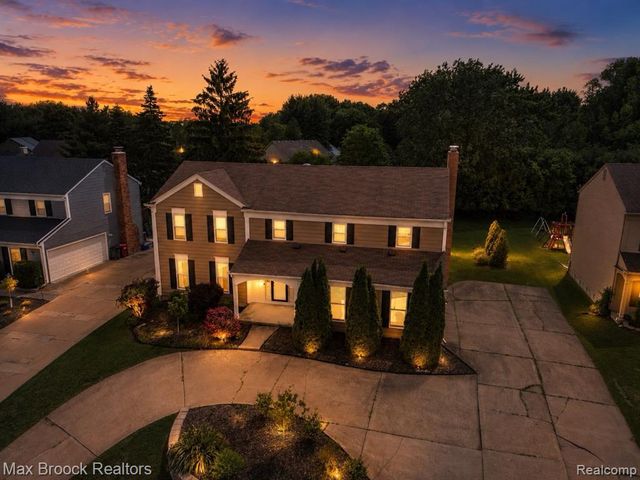 5484 Kingsfield Drive, West Bloomfield, MI 48322
