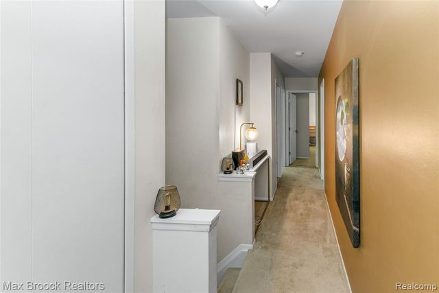 5484 Kingsfield Drive, West Bloomfield, MI 48322