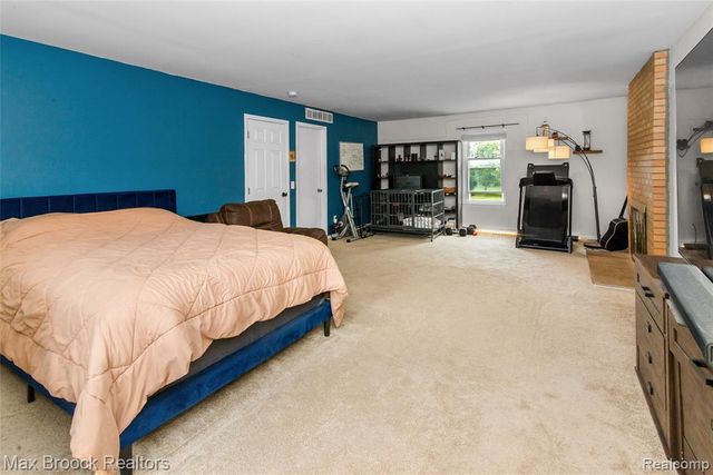 5484 Kingsfield Drive, West Bloomfield, MI 48322