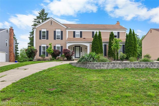 5484 Kingsfield Drive, West Bloomfield, MI 48322