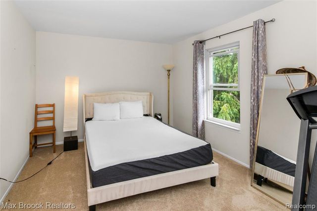 5484 Kingsfield Drive, West Bloomfield, MI 48322