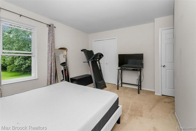 5484 Kingsfield Drive, West Bloomfield, MI 48322