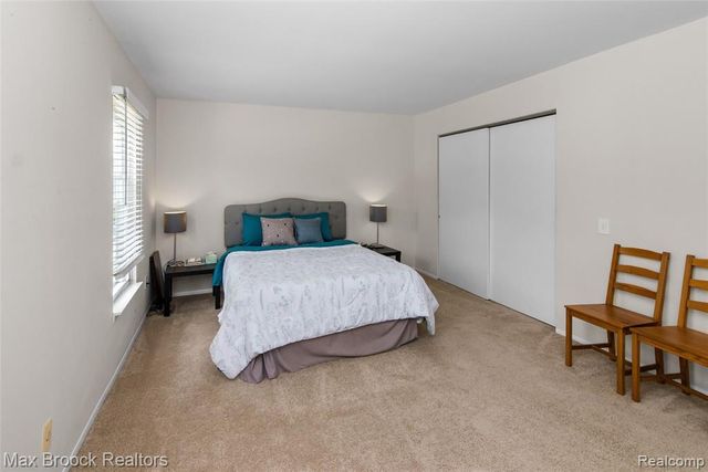 5484 Kingsfield Drive, West Bloomfield, MI 48322