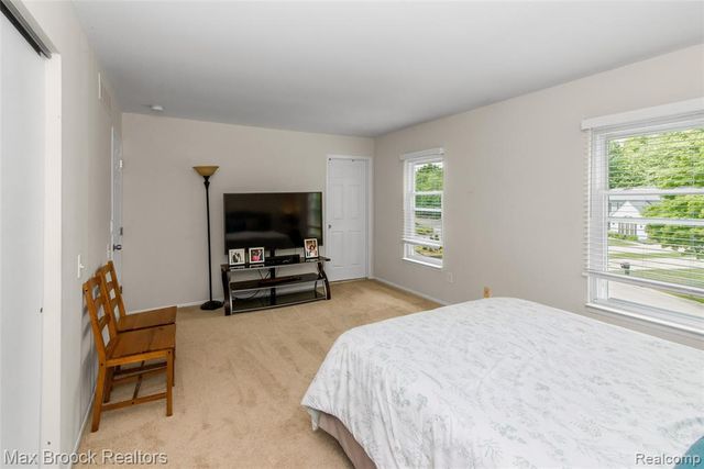 5484 Kingsfield Drive, West Bloomfield, MI 48322
