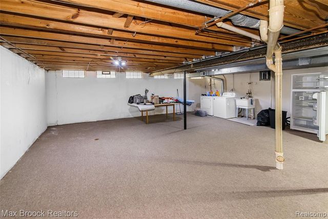 5484 Kingsfield Drive, West Bloomfield, MI 48322