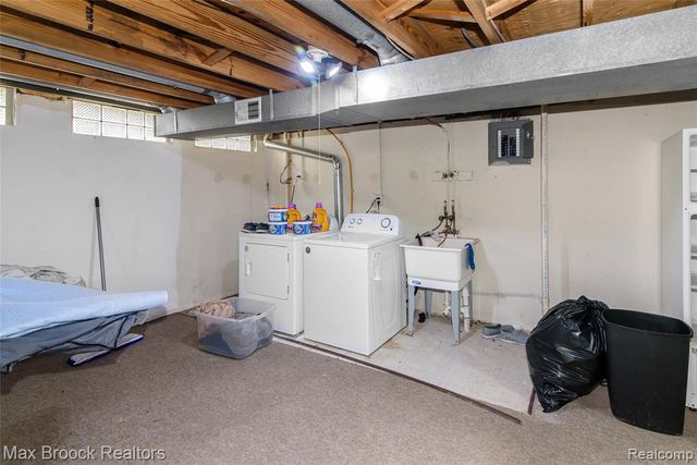 5484 Kingsfield Drive, West Bloomfield, MI 48322
