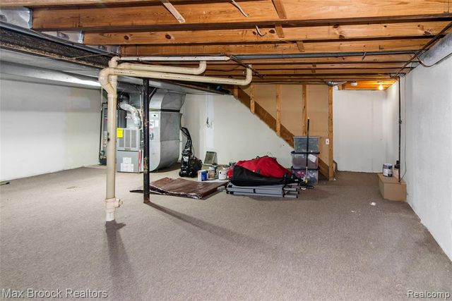 5484 Kingsfield Drive, West Bloomfield, MI 48322