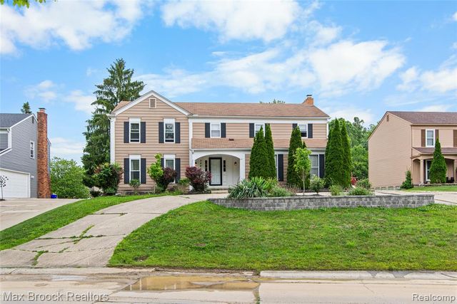 5484 Kingsfield Drive, West Bloomfield, MI 48322