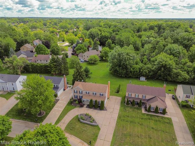 5484 Kingsfield Drive, West Bloomfield, MI 48322