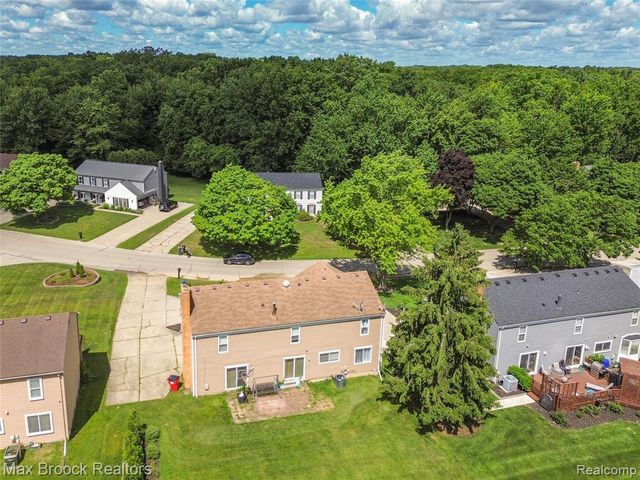 5484 Kingsfield Drive, West Bloomfield, MI 48322