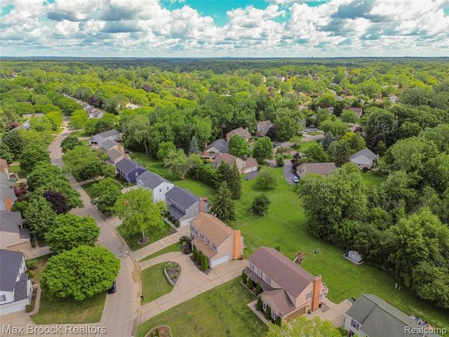 5484 Kingsfield Drive, West Bloomfield, MI 48322