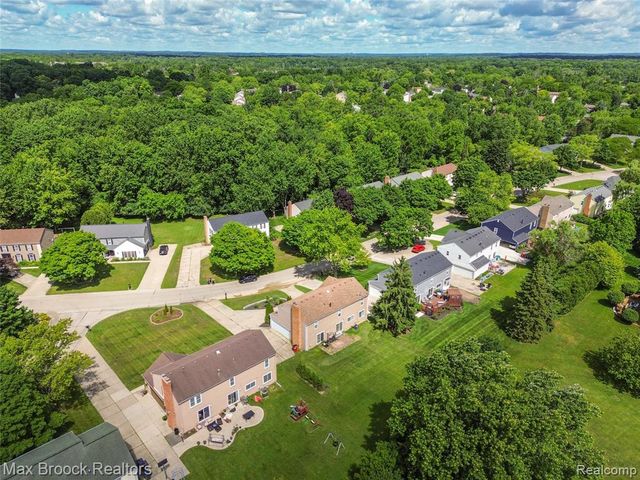 5484 Kingsfield Drive, West Bloomfield, MI 48322