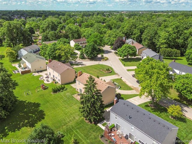 5484 Kingsfield Drive, West Bloomfield, MI 48322