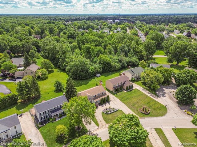 5484 Kingsfield Drive, West Bloomfield, MI 48322