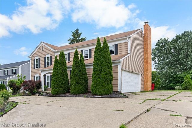 5484 Kingsfield Drive, West Bloomfield, MI 48322