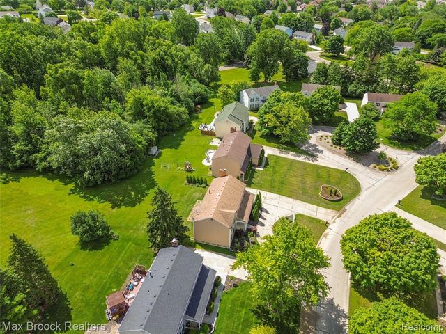 5484 Kingsfield Drive, West Bloomfield, MI 48322