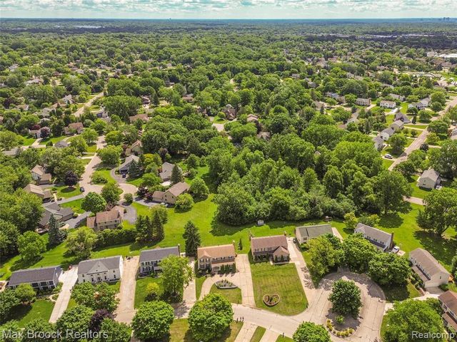 5484 Kingsfield Drive, West Bloomfield, MI 48322