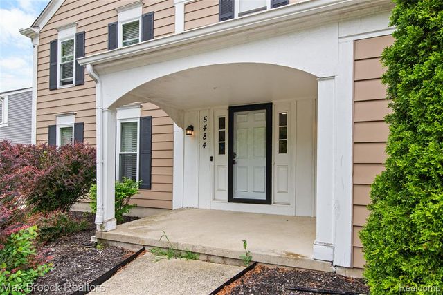 5484 Kingsfield Drive, West Bloomfield, MI 48322