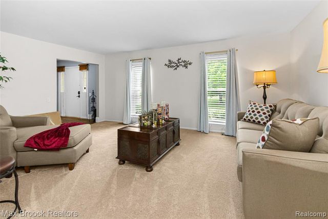 5484 Kingsfield Drive, West Bloomfield, MI 48322