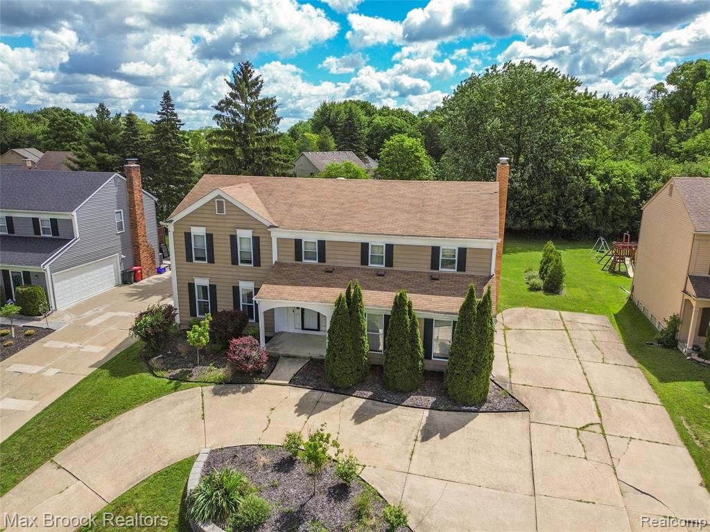 5484 Kingsfield Drive, West Bloomfield, MI 48322