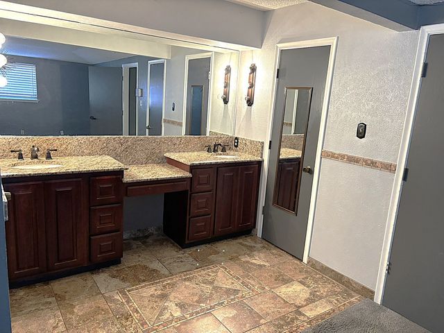 3042 Kiestridge Drive, Dallas, TX 75233