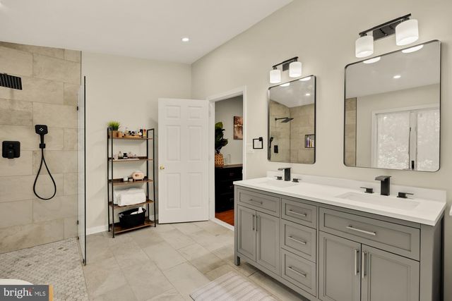 4721 PICKETT RD, Fairfax, VA 22032