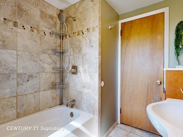 5940 East Road, Saginaw, MI 48601