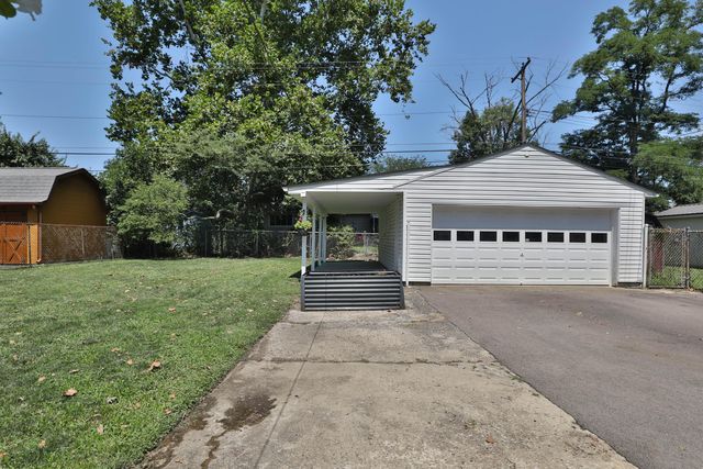 4704 Hillcrest Street N, Hilliard, OH 43026