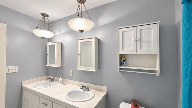 25 Wexford St., Springfield, MA 01118