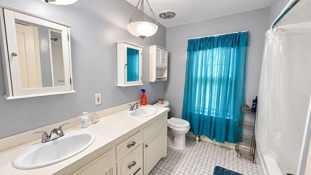 25 Wexford St., Springfield, MA 01118