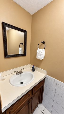 25 Wexford St., Springfield, MA 01118