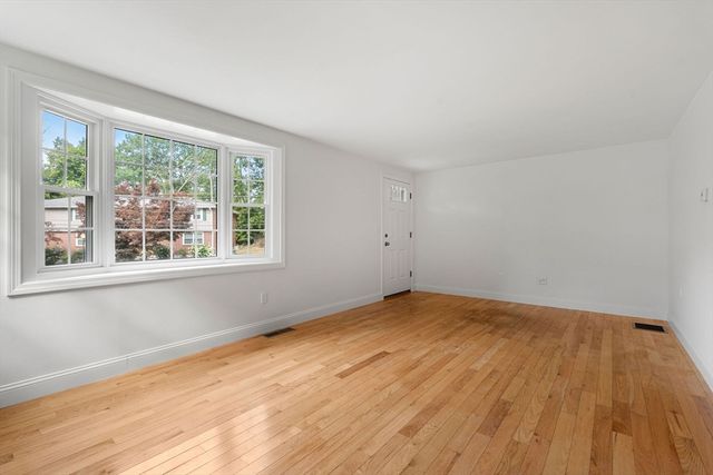 9 Franzone Dr 9, Haverhill, MA 01835