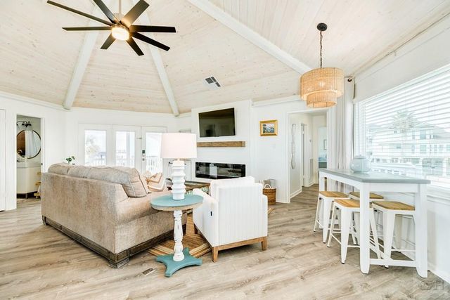 4230 Pirates Drive, Galveston, TX 77554