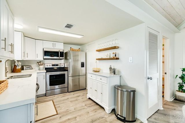 4230 Pirates Drive, Galveston, TX 77554