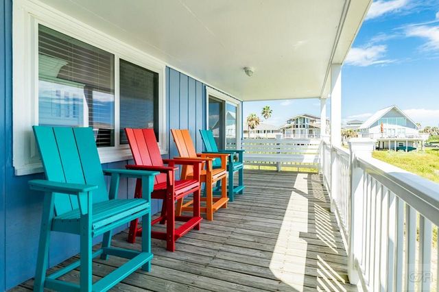4230 Pirates Drive, Galveston, TX 77554