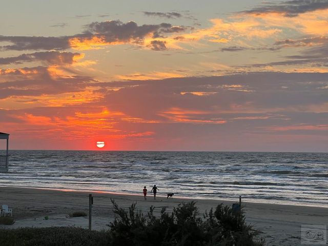 4230 Pirates Drive, Galveston, TX 77554