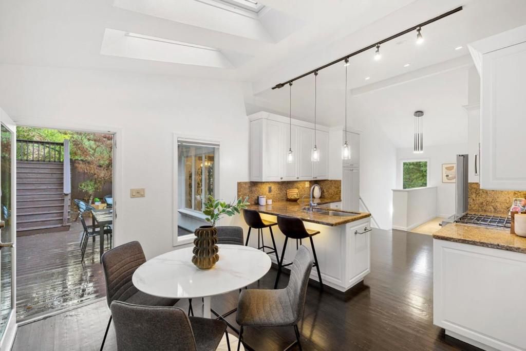 Image 13 of property listing at 2937 San Juan Boulevard, Belmont, CA 94002