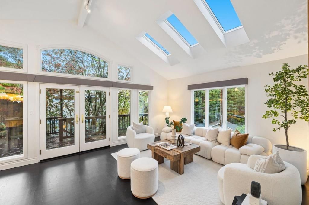 Image 2 of property listing at 2937 San Juan Boulevard, Belmont, CA 94002